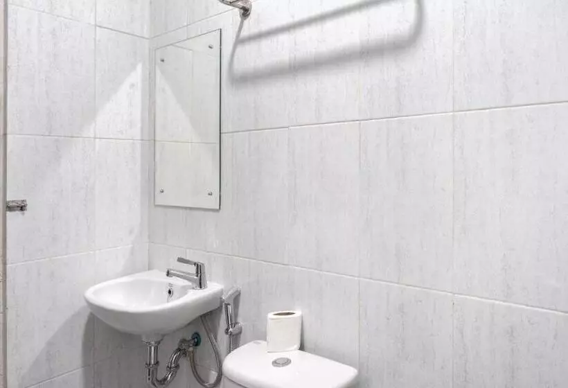 ペンション Reddoorz Near Manhattan Square Medan