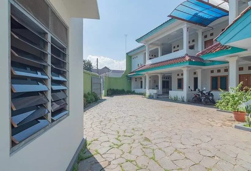 Majatalo Reddoorz @ Pemuda Street Cirebon