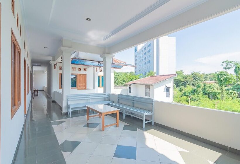 Pension (Hôtel basse catégorie) Reddoorz @ Pemuda Street Cirebon