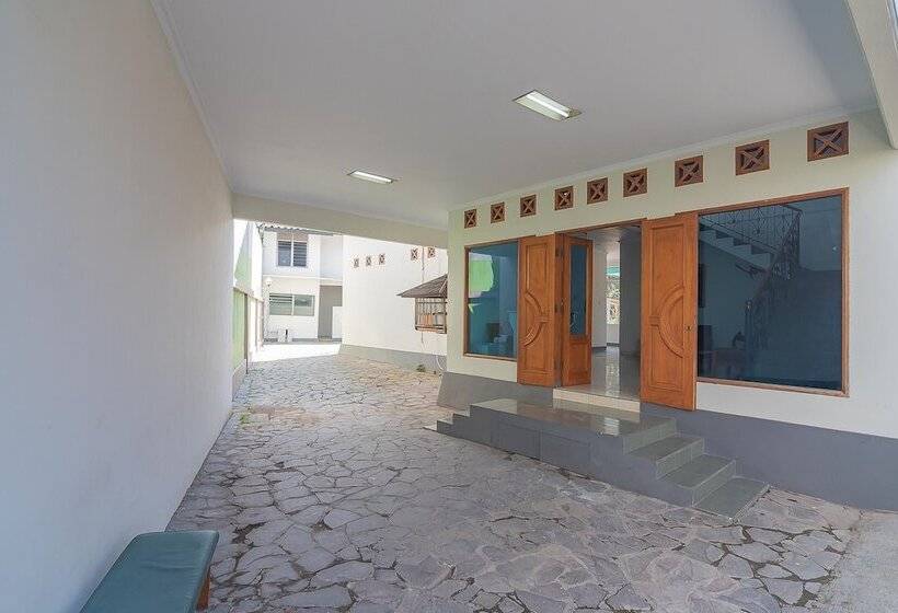 Pension (Hôtel basse catégorie) Reddoorz @ Pemuda Street Cirebon