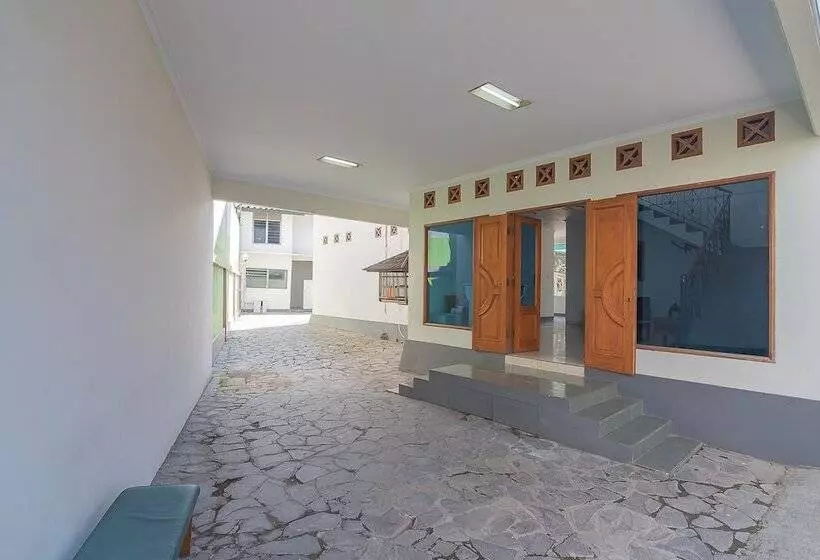 Majatalo Reddoorz @ Pemuda Street Cirebon