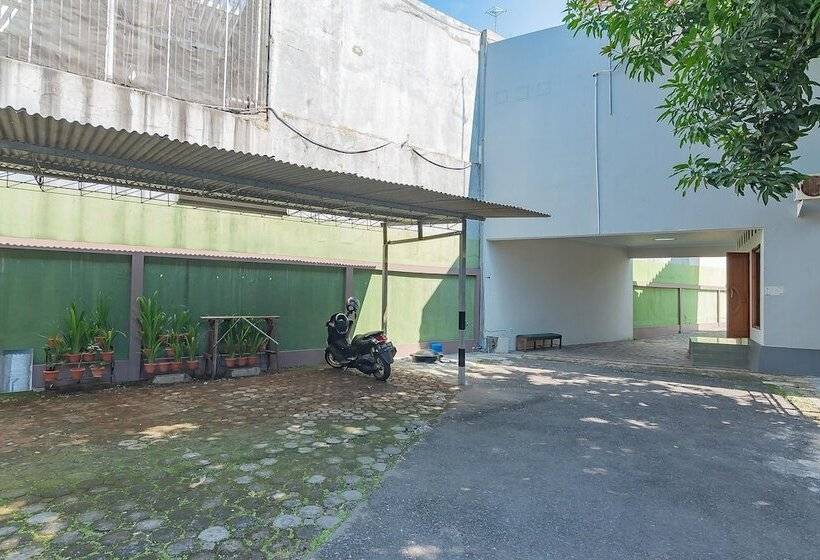 Pension (Hôtel basse catégorie) Reddoorz @ Pemuda Street Cirebon