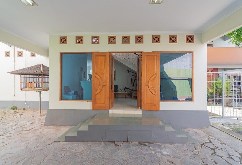 Pension (Hôtel basse catégorie) Reddoorz @ Pemuda Street Cirebon