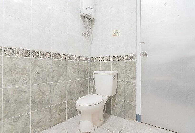 Pension (Hôtel basse catégorie) Reddoorz @ Pemuda Street Cirebon