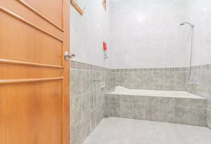 Majatalo Reddoorz @ Pemuda Street Cirebon