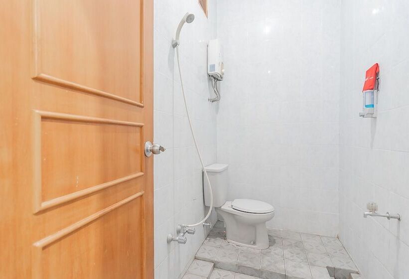 Pension (Hôtel basse catégorie) Reddoorz @ Pemuda Street Cirebon