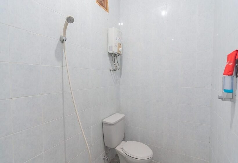 Pensiune Reddoorz @ Pemuda Street Cirebon