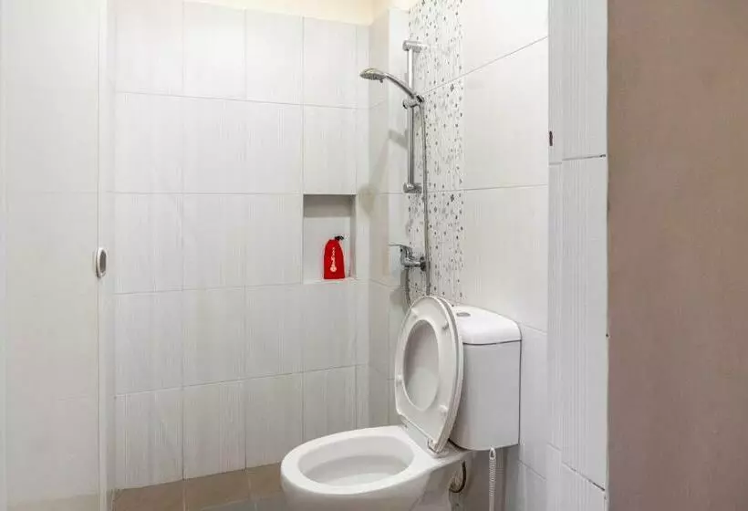 ペンション Reddoorz Plus Near Millenium Ict Centre Medan 2