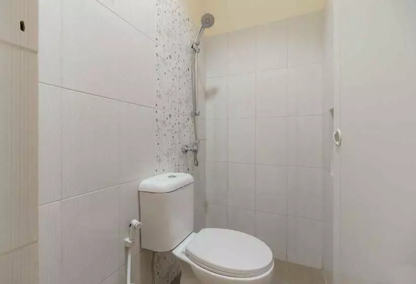 ペンション Reddoorz Plus Near Millenium Ict Centre Medan 2