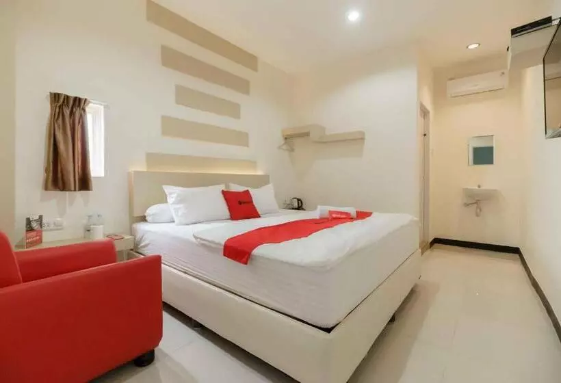 ペンション Reddoorz Plus Near Millenium Ict Centre Medan 2