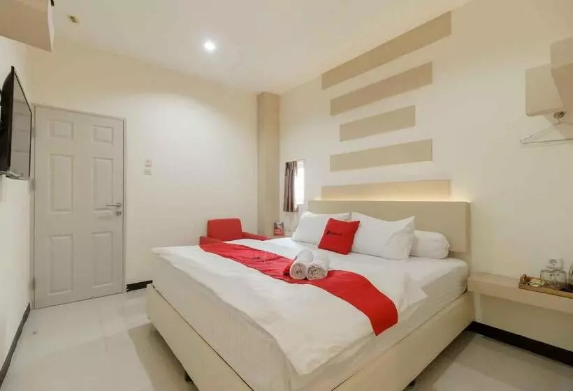 ペンション Reddoorz Plus Near Millenium Ict Centre Medan 2