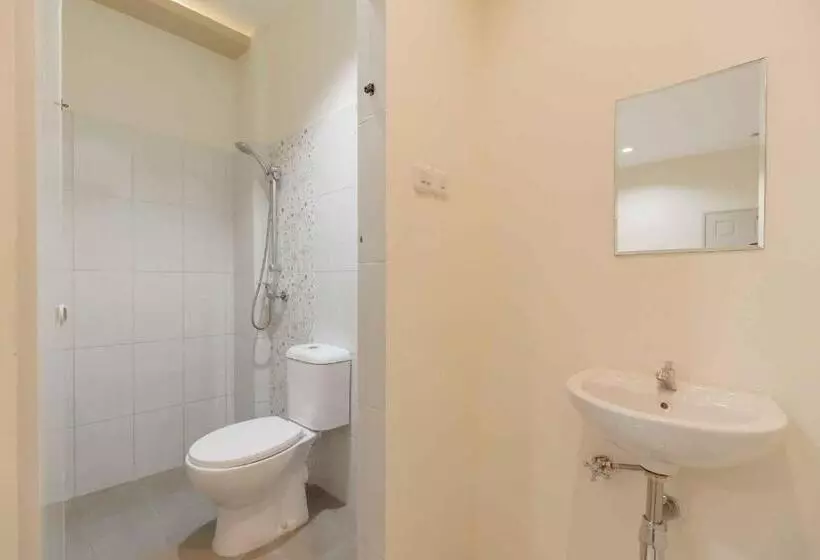 ペンション Reddoorz Plus Near Millenium Ict Centre Medan 2