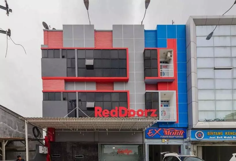 ペンション Reddoorz Plus Near Millenium Ict Centre Medan 2
