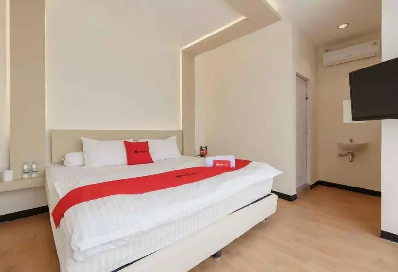 ペンション Reddoorz Plus Near Millenium Ict Centre Medan 2