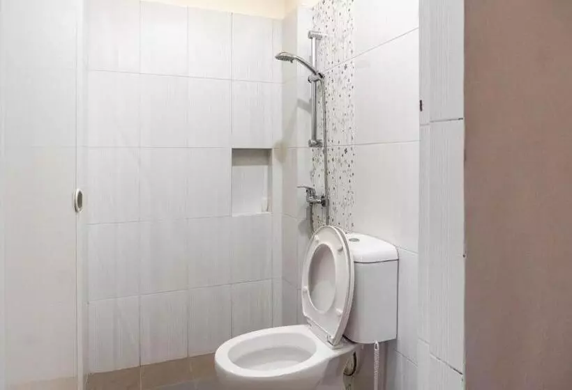 ペンション Reddoorz Plus Near Millenium Ict Centre Medan 2