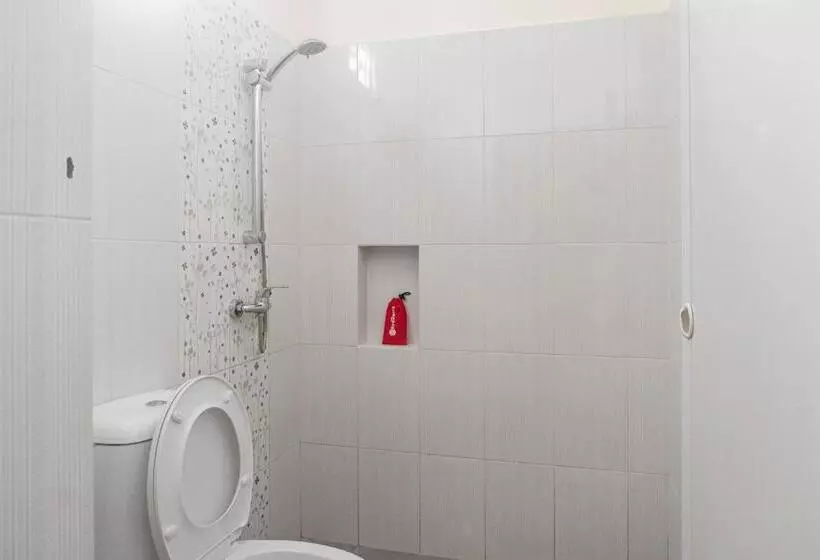 ペンション Reddoorz Plus Near Millenium Ict Centre Medan 2