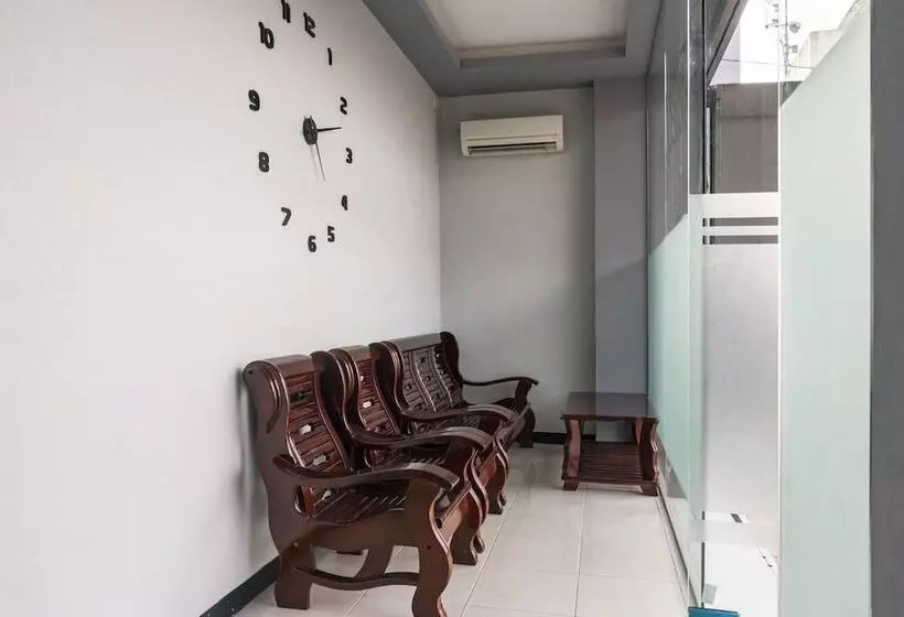 ペンション Reddoorz Plus Near Millenium Ict Centre Medan 2