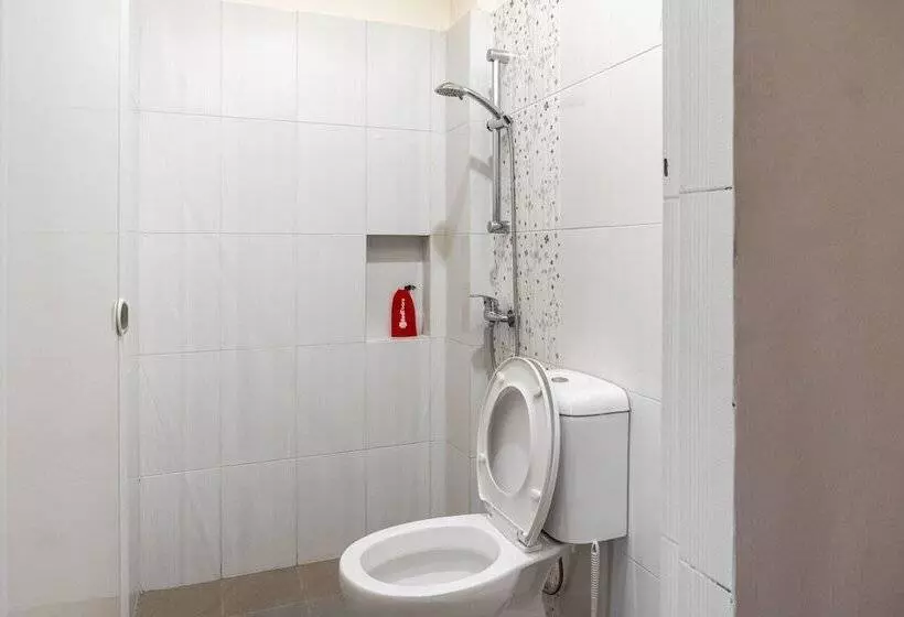 ペンション Reddoorz Plus Near Millenium Ict Centre Medan 2