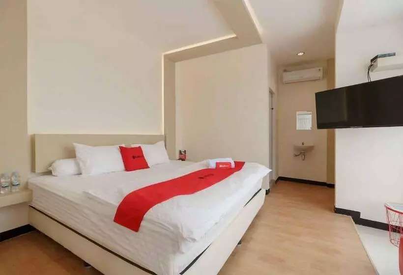 ペンション Reddoorz Plus Near Millenium Ict Centre Medan 2