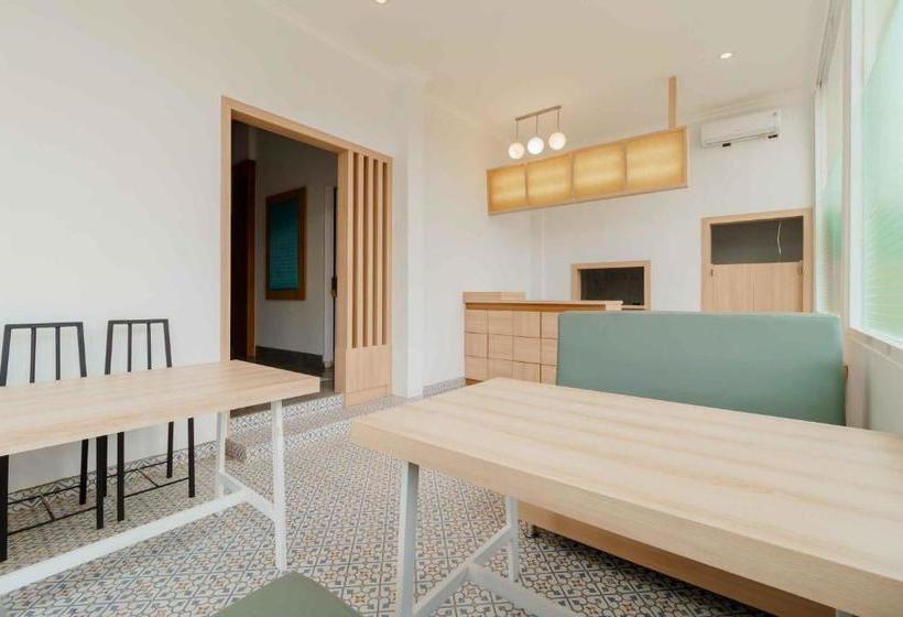 بنسيون Reddoorz Plus Syariah @ Jalan Dr Sutomo Padang