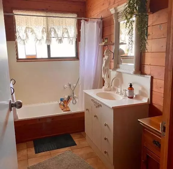 Majatalo Sabo’s On Severn