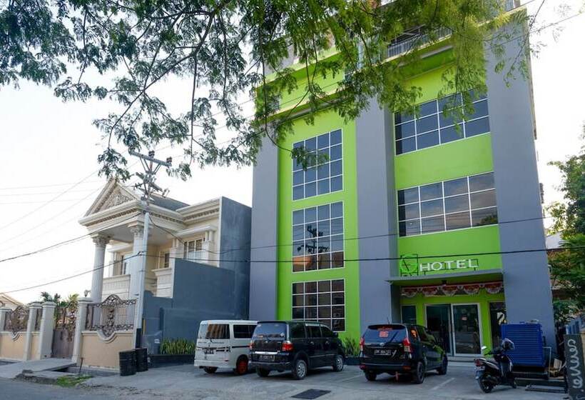 Reddoorz @ G Hotel Luwuk