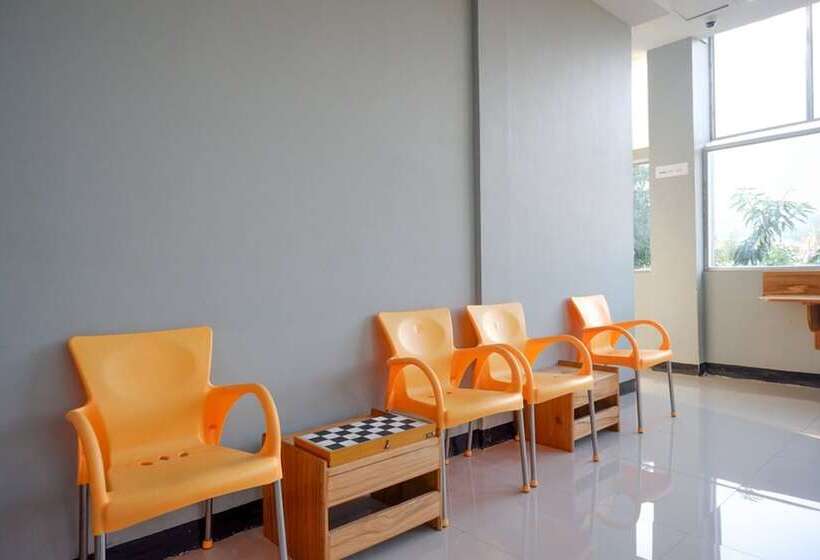 Reddoorz @ G Hotel Luwuk