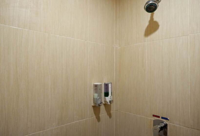 Reddoorz @ G Hotel Luwuk