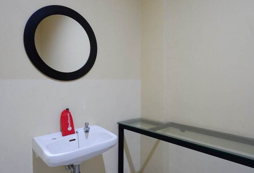 Reddoorz @ G Hotel Luwuk