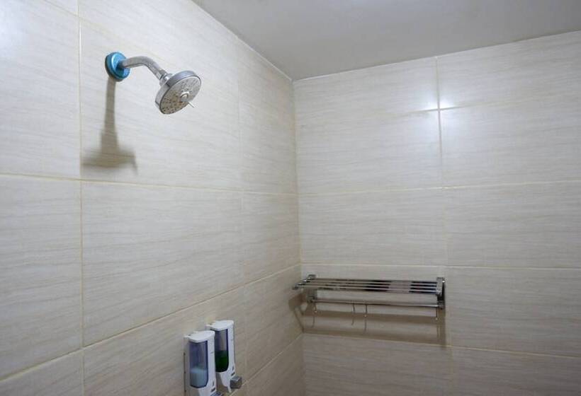 Reddoorz @ G Hotel Luwuk