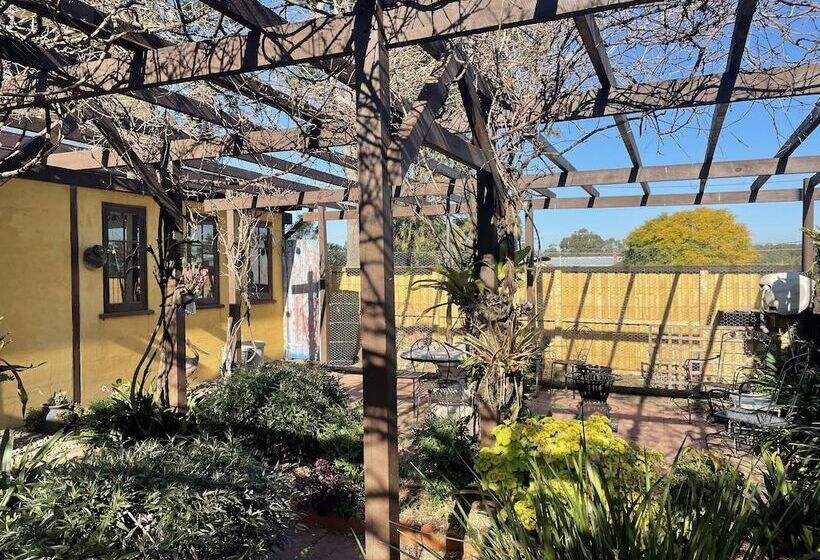 ユースホステル The Table Guest House