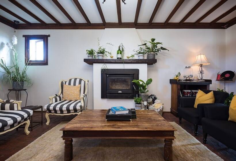 ユースホステル The Table Guest House