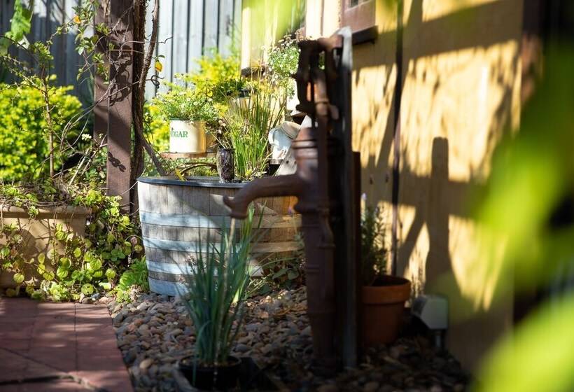 ユースホステル The Table Guest House