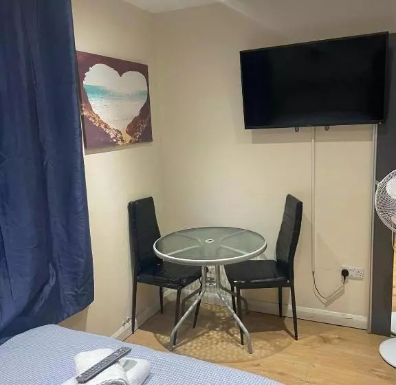 Majatalo A A Guest Rooms Thamesmead