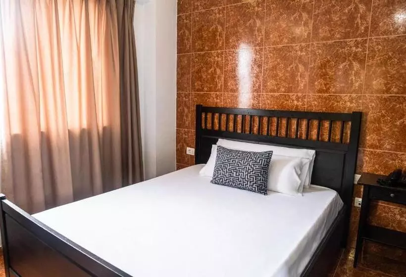 Hotel Adonis Capital