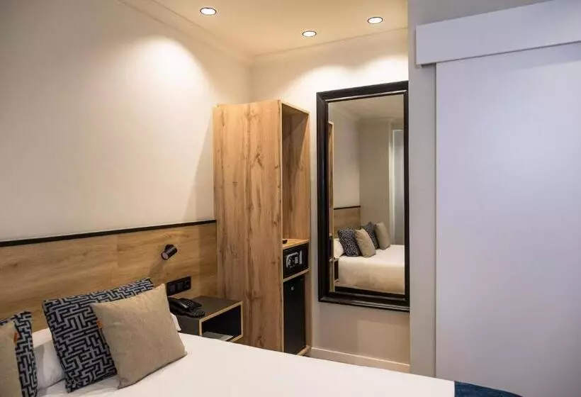 Hotel Adonis Capital