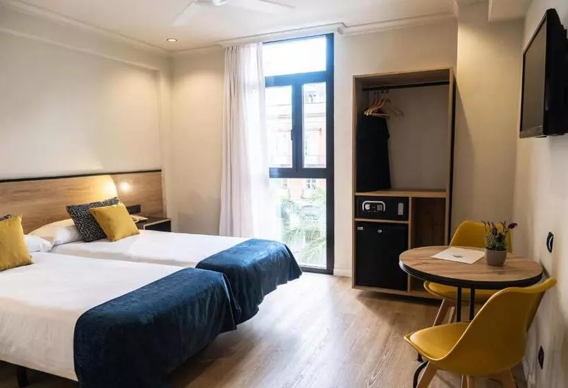 Hotel Adonis Capital