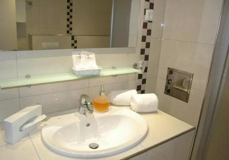 Caravelle Hotel Im Park