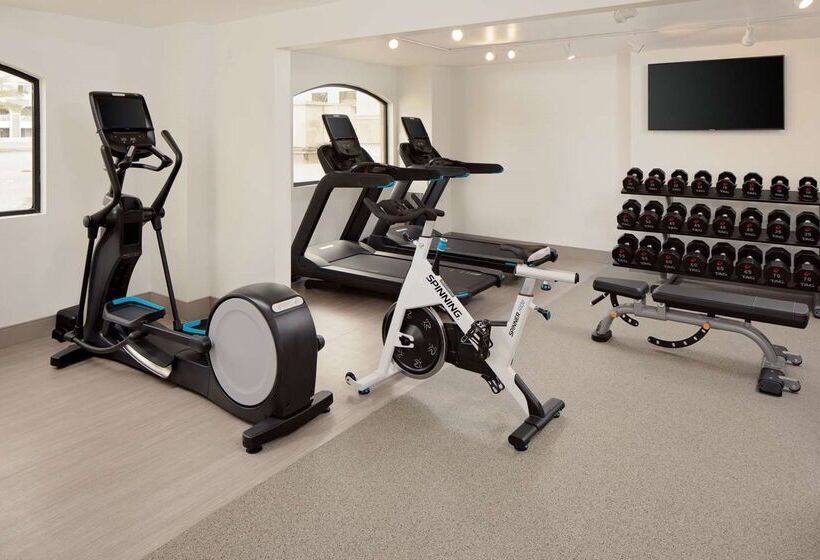 בית מלון כפרי Zessa Orange County Airport, A Doubletree By Hilton