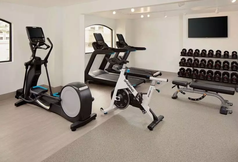 ホテル Zessa Orange County Airport, A Doubletree By Hilton