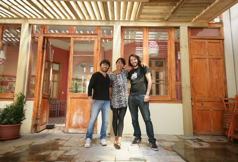 هتل Happy House Hostel