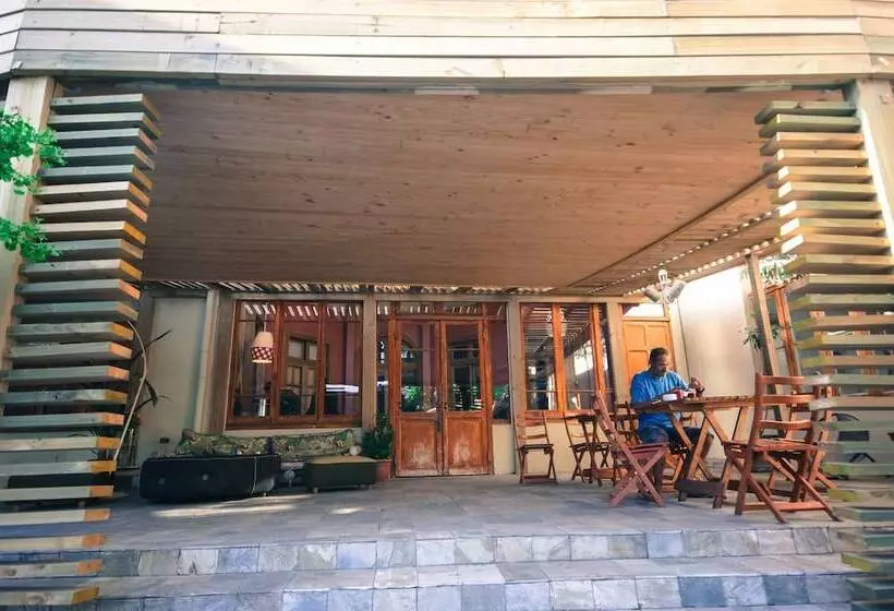 هتل Happy House Hostel