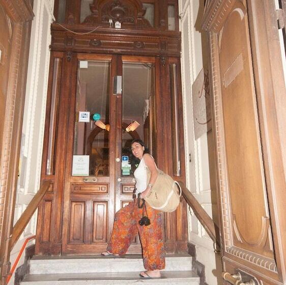 فندق Happy House Hostel