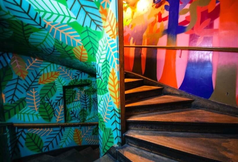 فندق Happy House Hostel