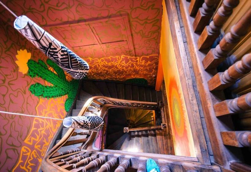 فندق Happy House Hostel