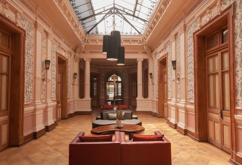 فندق Happy House Hostel