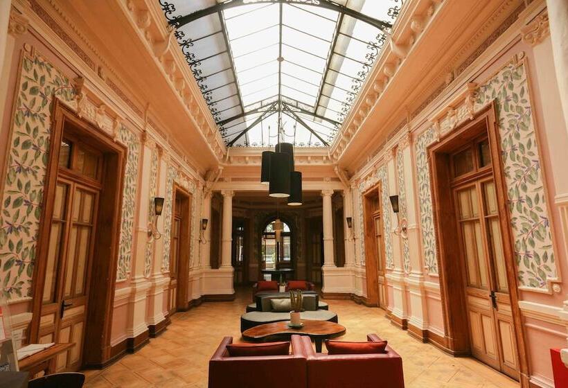 فندق Happy House Hostel