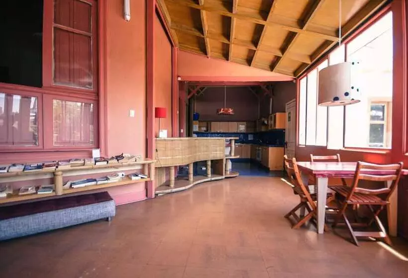 هتل Happy House Hostel