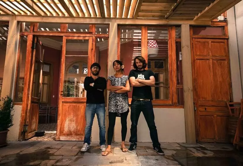 هتل Happy House Hostel