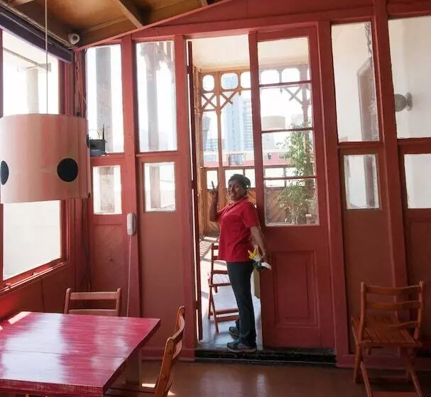 هتل Happy House Hostel